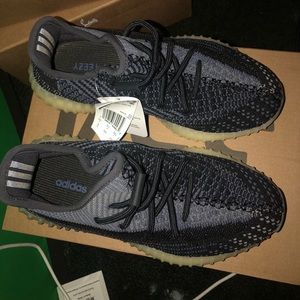 Yeezy 350 V2 Carbon